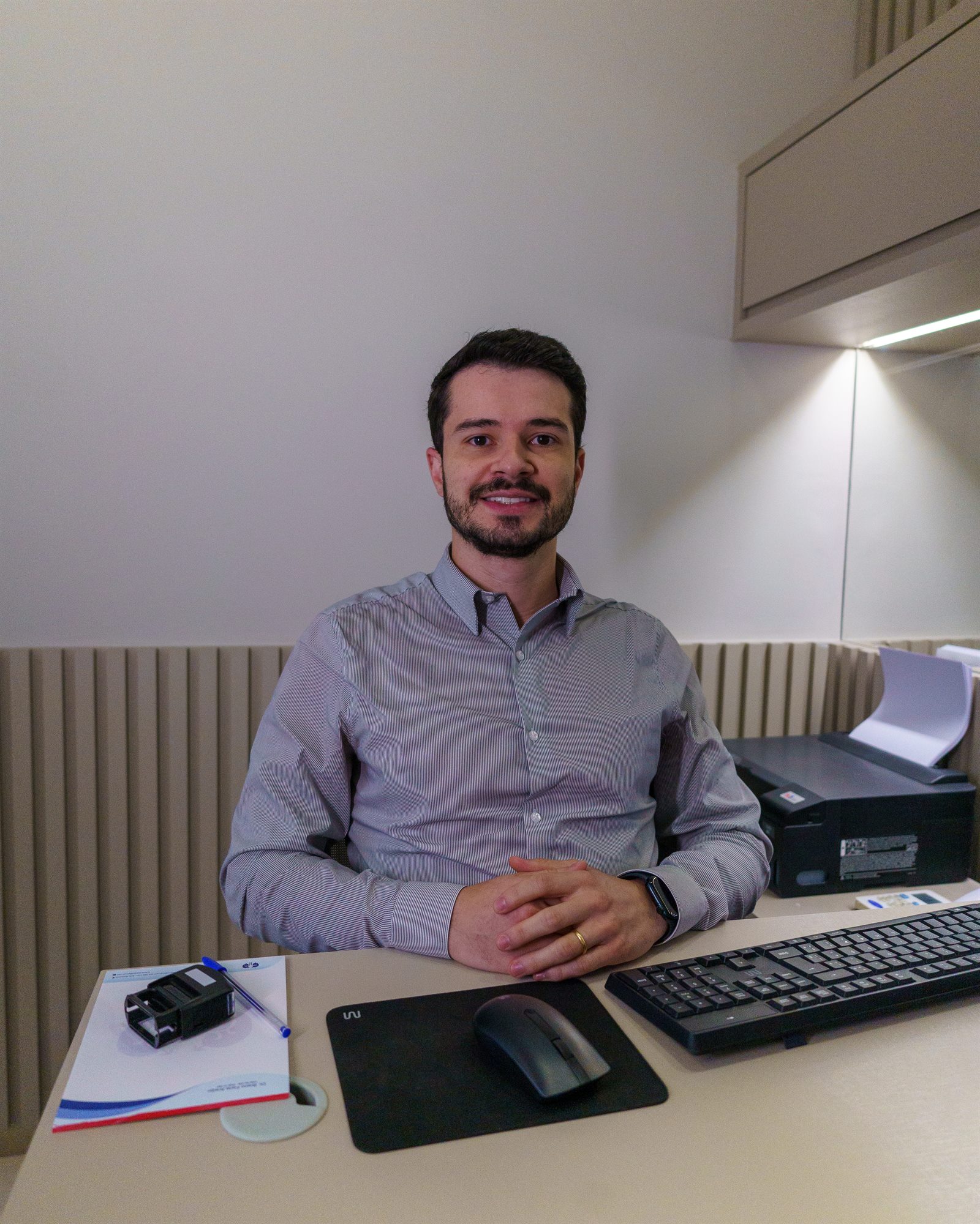 Dr. Breno Faria Araujo em consultorio